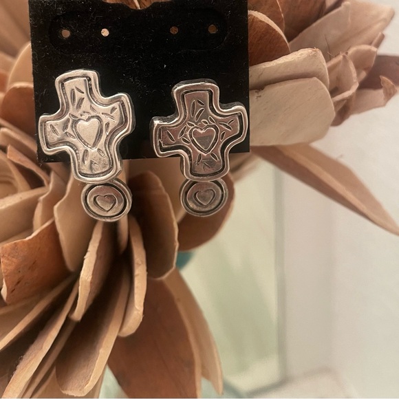 Silver cross earrings with heart - Picture 1 of 3